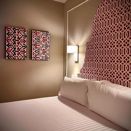 Puerta De La Ribera Centro 公寓式酒店 4*